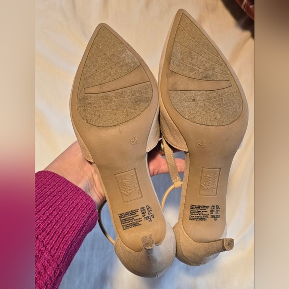 FIONI Clothing Women's Beige T-Strap Heels - Picture 3 of 4